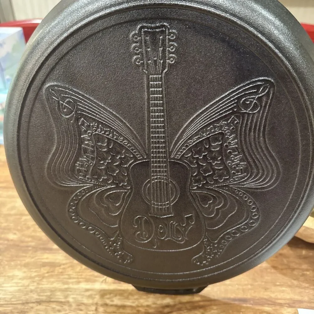 🦋 LODGE~DOLLY PARTON~CAST IRON SKILLET PAN 10.25